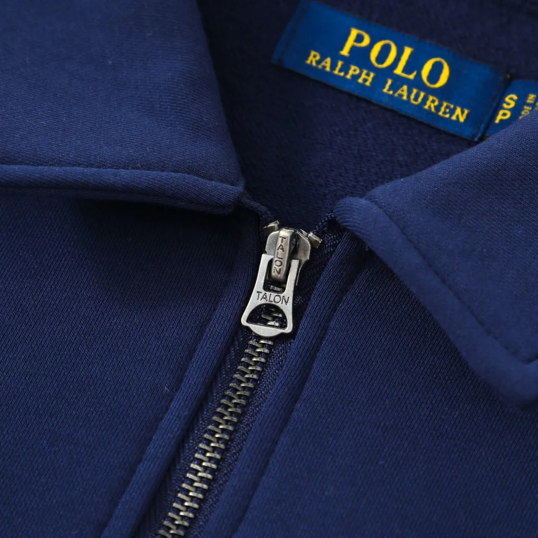 P260 #R99 Ralph Lauren pony logo eight-color half-zip lapel sweatshirt. Wear three times in one suit, easy to switch styles: Fully stand-up collar mode: crisp lapel three-dimensional windproof, taking into account warmth and cool lines, full of coolness ▫️Half-open lazy mode: slightly exposed collarbone, relaxed and comfortable | Pair with a shirt or high collar to show the intellectual atmosphere ▫️Full-open V-neck mode: Visually extends the neck-shoulder ratio | Stacking is more layered, hiding the flesh and making it look slimmer, making it easy to wear with a sense of luxury. Genderless design, shared wardrobe concept: White is gentle and elegant | Black is cool and slimming | Both colors can be used to create a couple CP look. 8 colors are available in the full line | From classic to soft | Meet all daily and occasion dressing needs Quality is reflected in the details: Micro-label logo embroidery | Loose but not procrastinating tailoring | High-grade fabrics ensure a comfortable fit. Easily manage various scenarios such as workplace commuting, weekend leisure, and date travel, effortless chic is the definition of effortless chic.  Color: Black White Navy Mint Green Khaki Pink Yellow Army Green Size: S M L